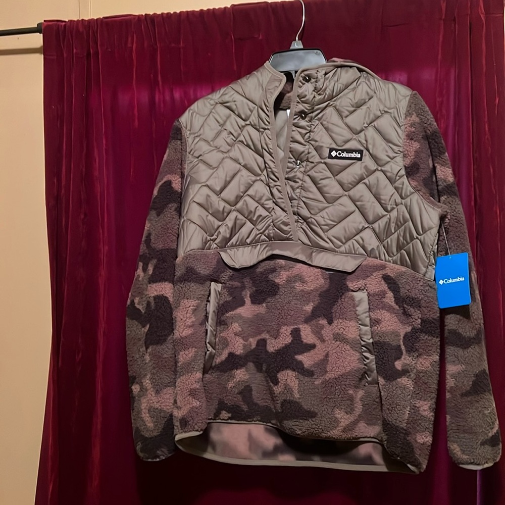Women’s hooded pullover